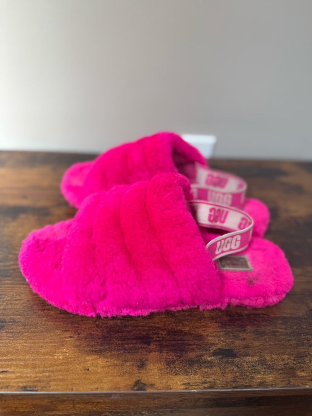 UGG Fluff Yeah Slide Slippers – Bright Pink – Size 6 💖